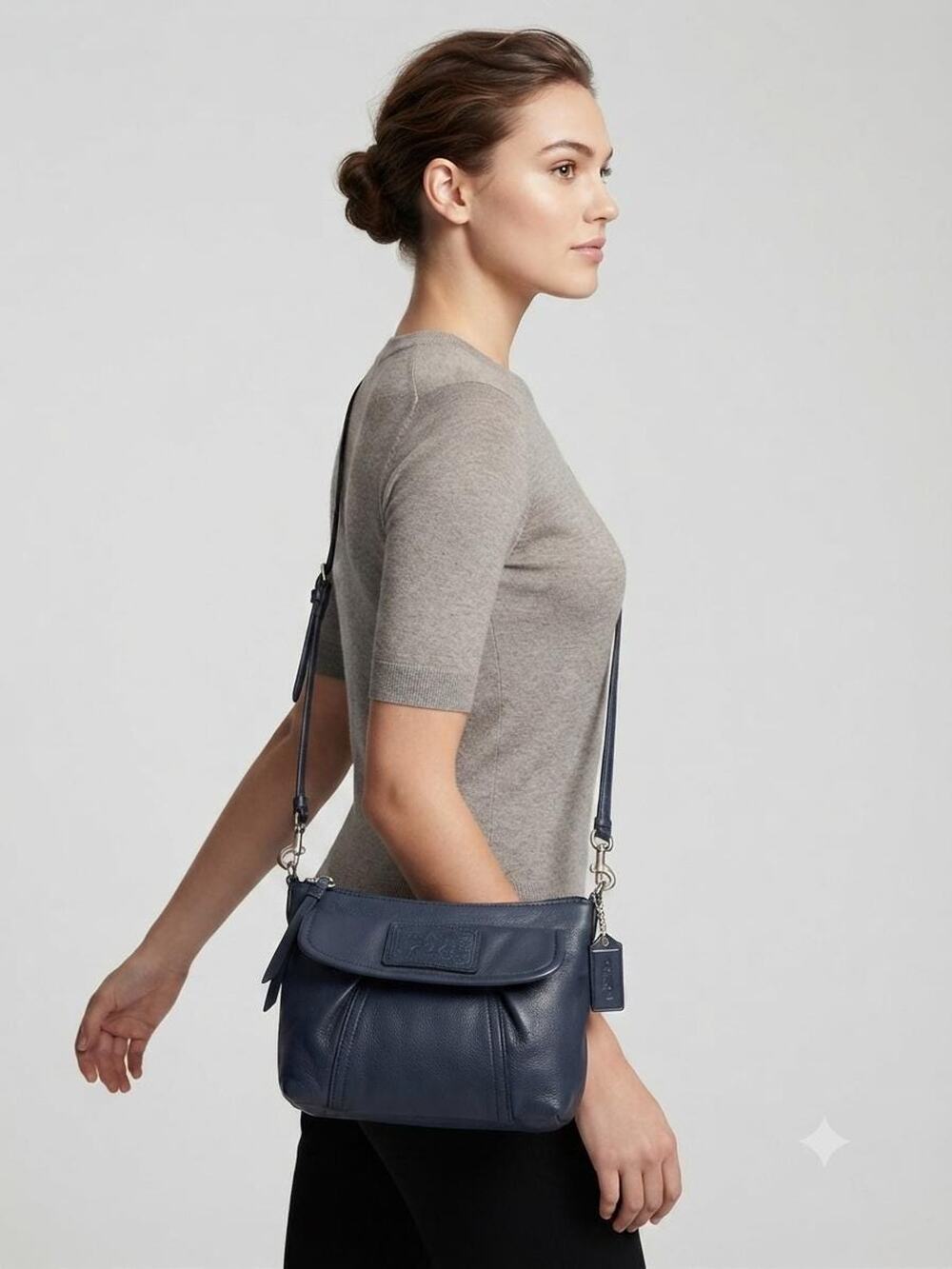Vintage Y2K Coach Poppy navy leather small/mini crossbody